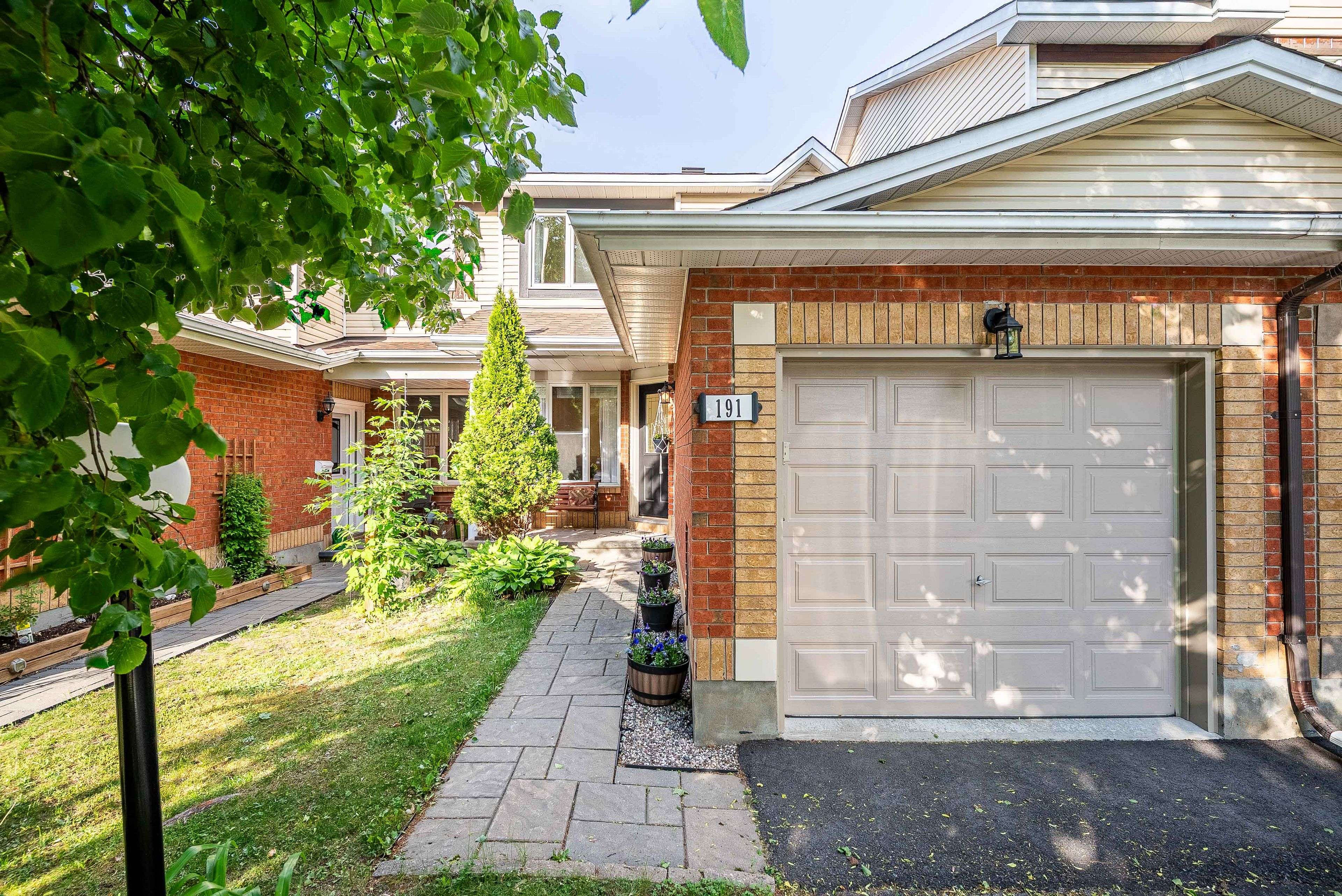 191 Beatrice DR, Barrhaven, ON K2J 4P2