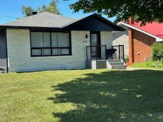 696 Holt CRES #2, Elmvale Acres And Area, ON K1G 2Y7