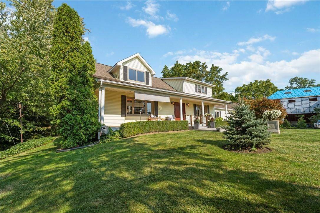 493 Ridge RD E, Grimsby, ON L3M 0K5
