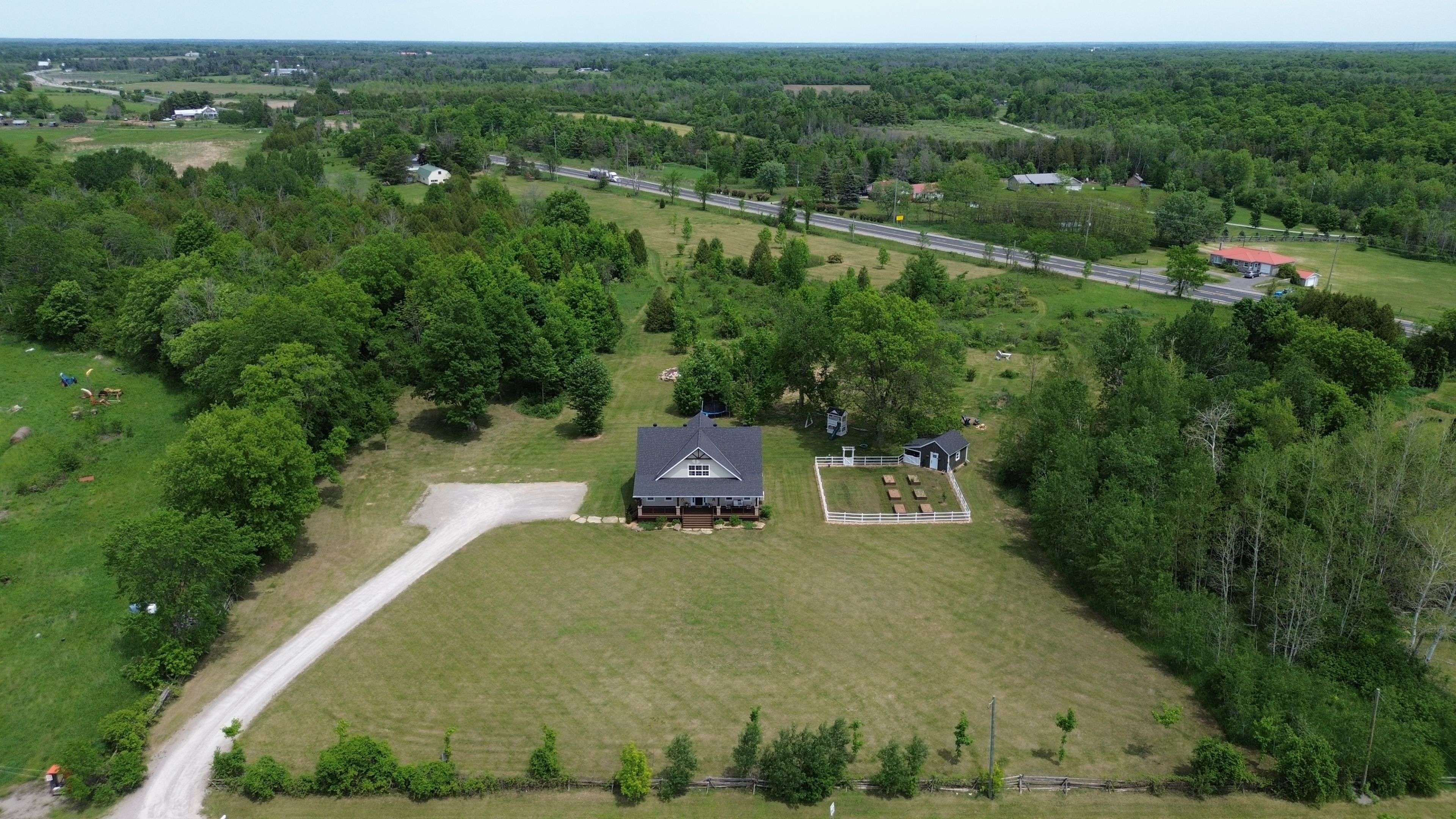 8 Otter Lake RD, Rideau Lakes, ON K0G 1L0