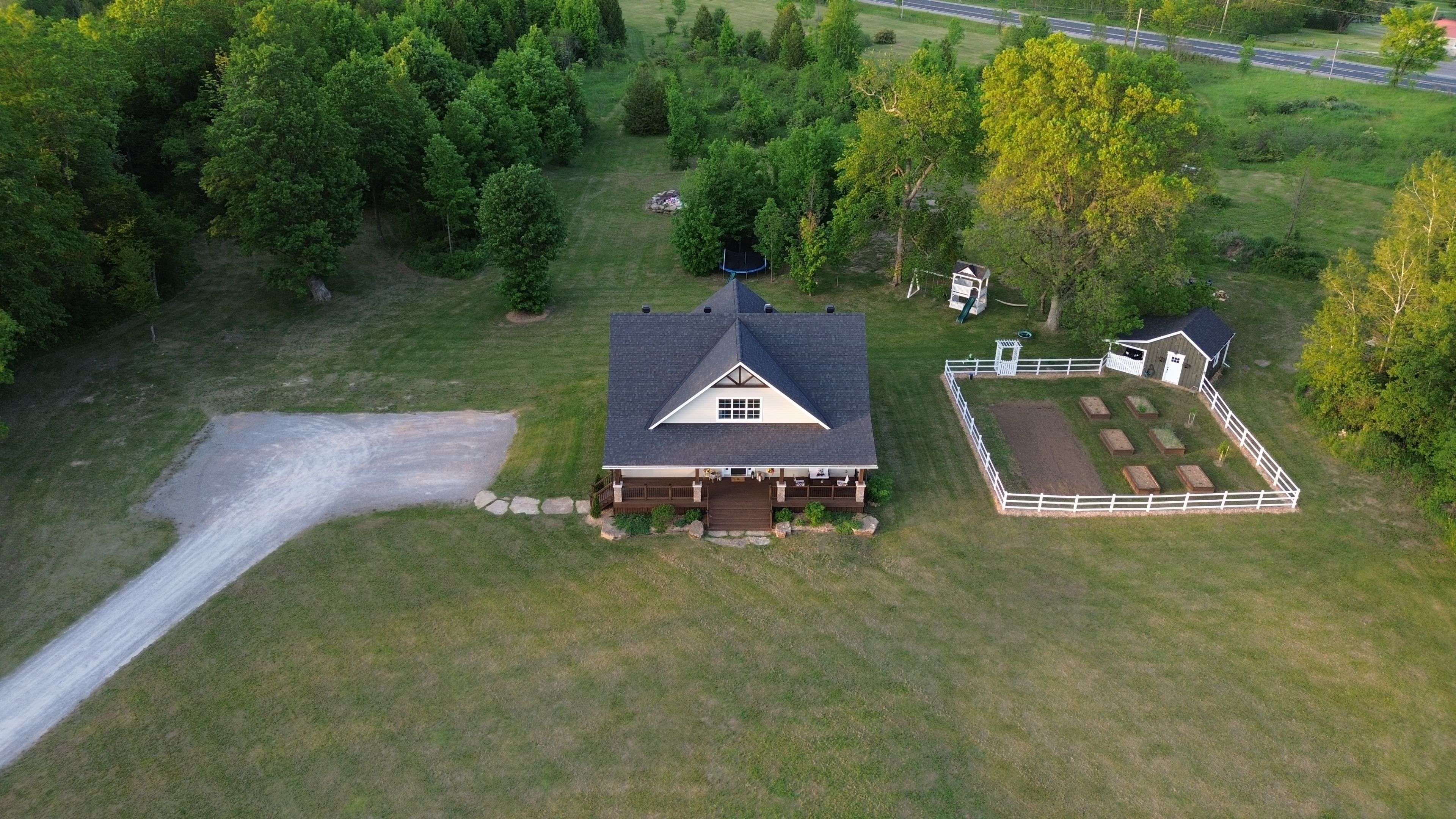8 Otter Lake RD, Rideau Lakes, ON K0G 1L0