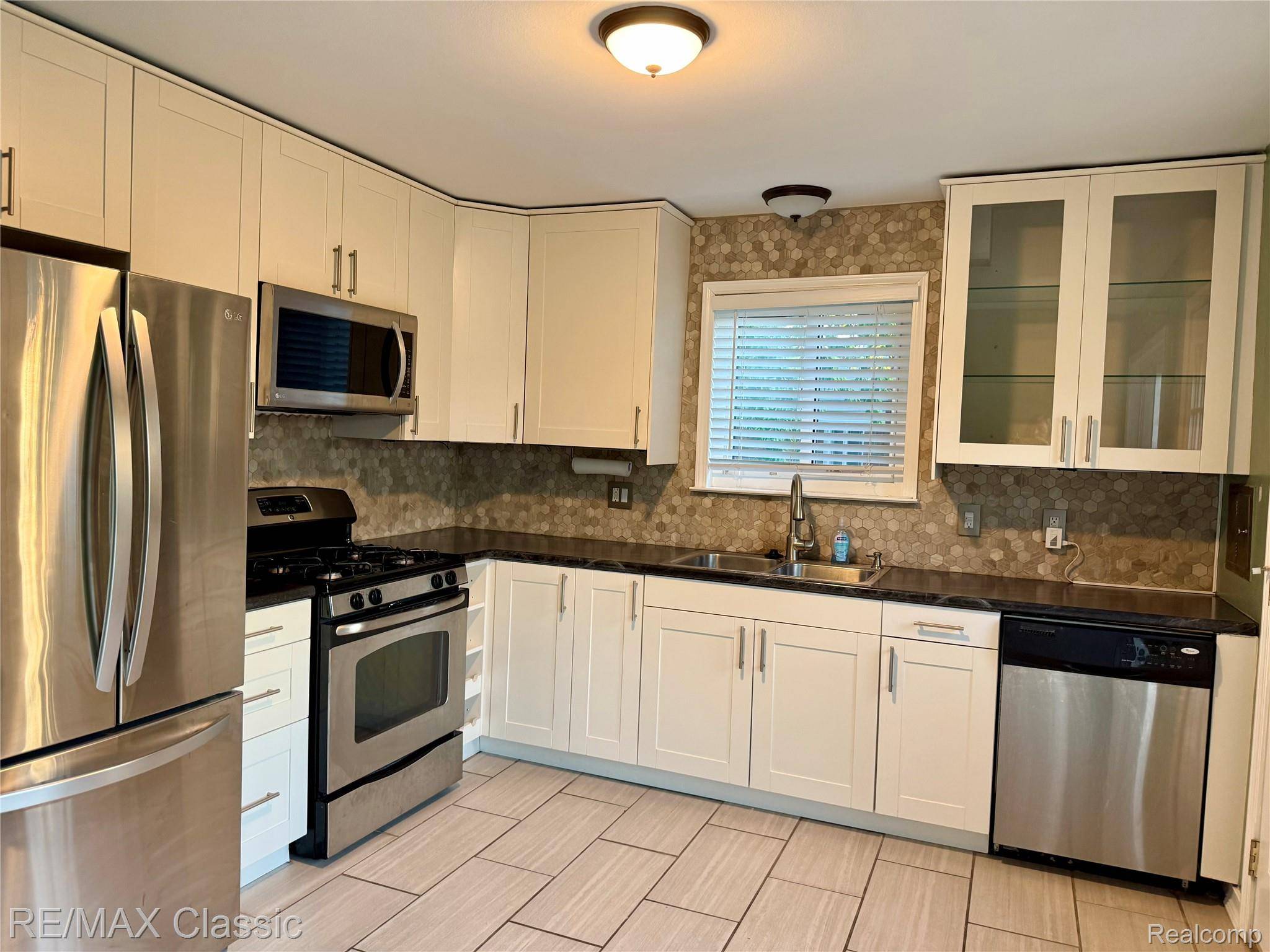 1842 Chaucer AVE, Madison Heights, MI 48071