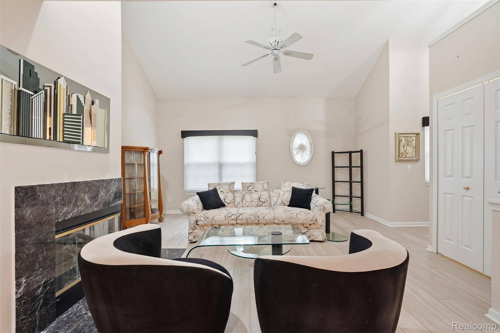 37 W Village LN, Dearborn, MI 48124