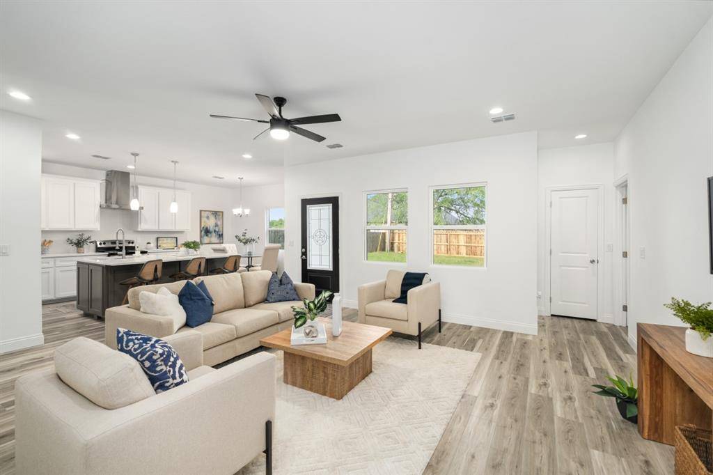 228 E Windjammer Road, Gun Barrel City, TX 75156