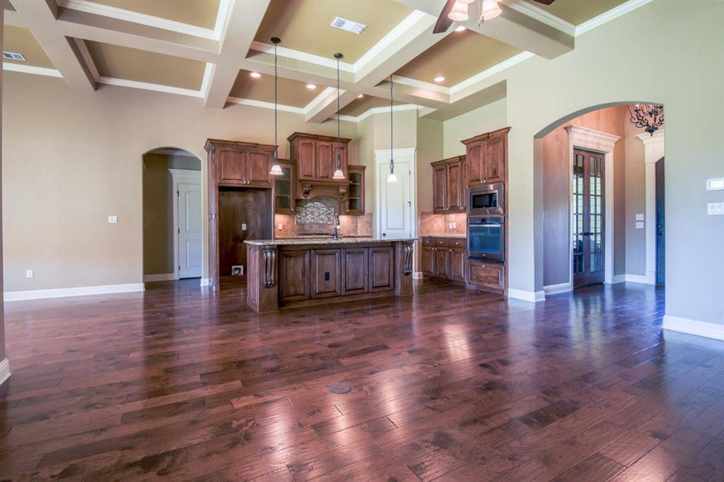 421 River Bank Lane, Granbury, TX 76049