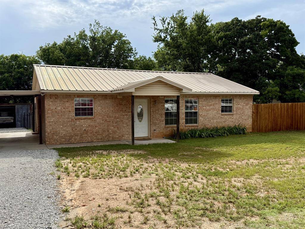 606 S Hubbard Street, Alvord, TX 76225