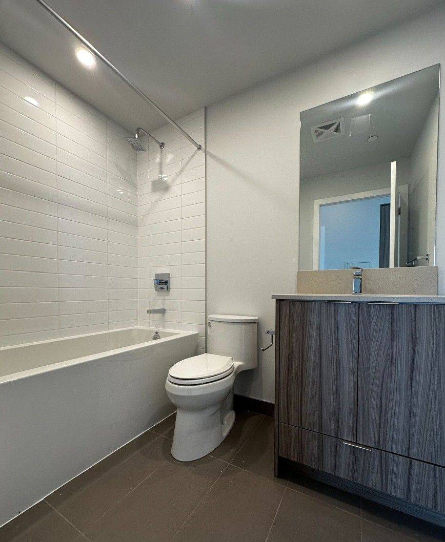 430 Square One DR #3806, Mississauga, ON L5B 0L6