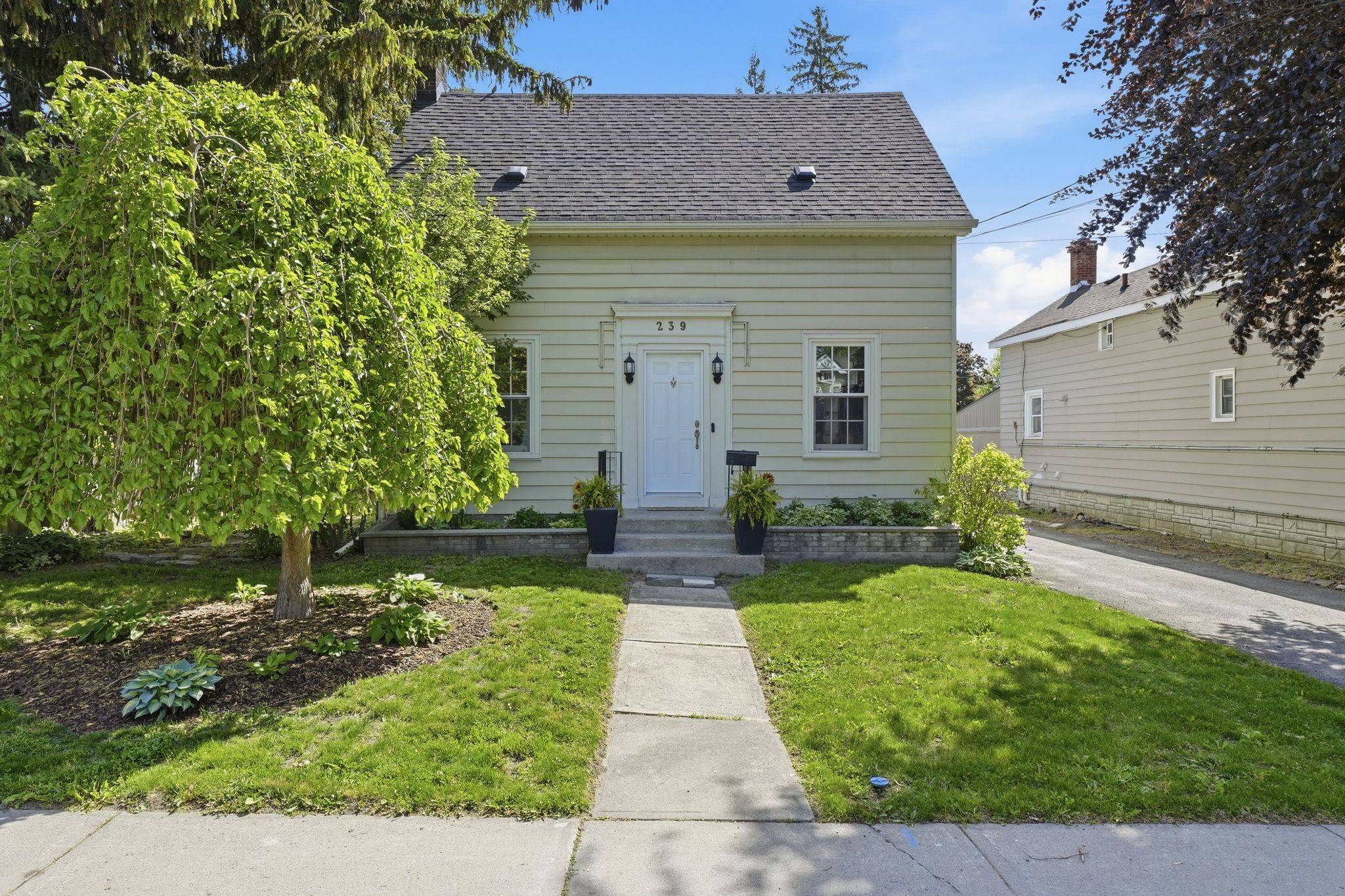 239 Foster AVE, Belleville, ON K8N 3R4