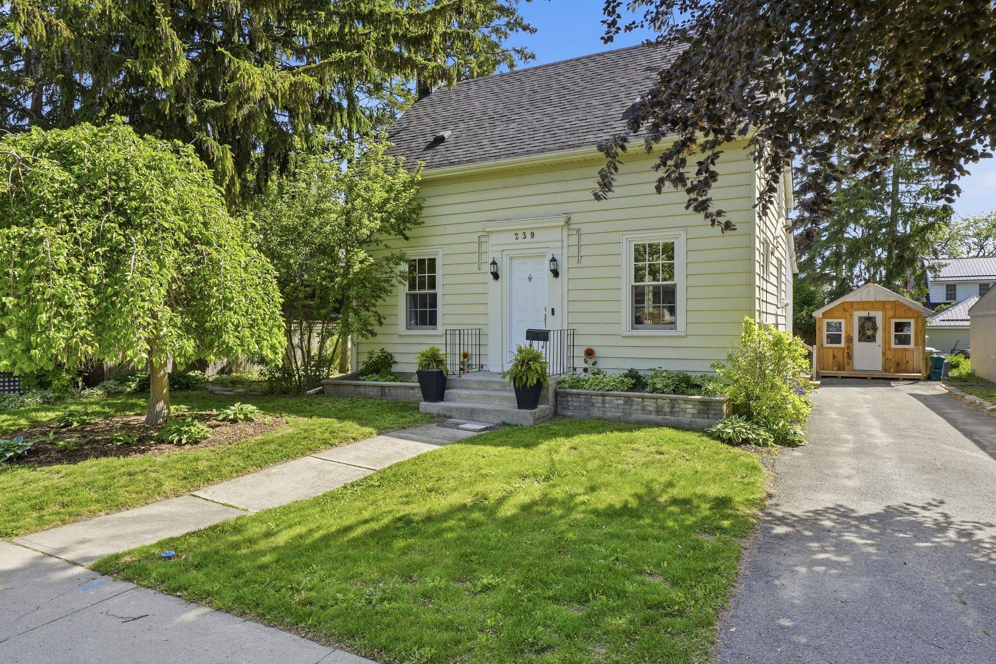 239 Foster AVE, Belleville, ON K8N 3R4