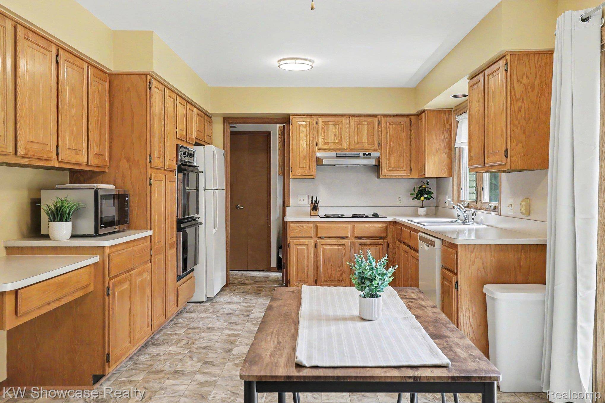 10100 Abrams FORK, Brighton Township, MI 48114