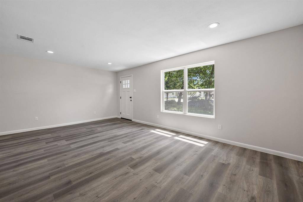 5512 Korth Street, Sansom Park, TX 76114