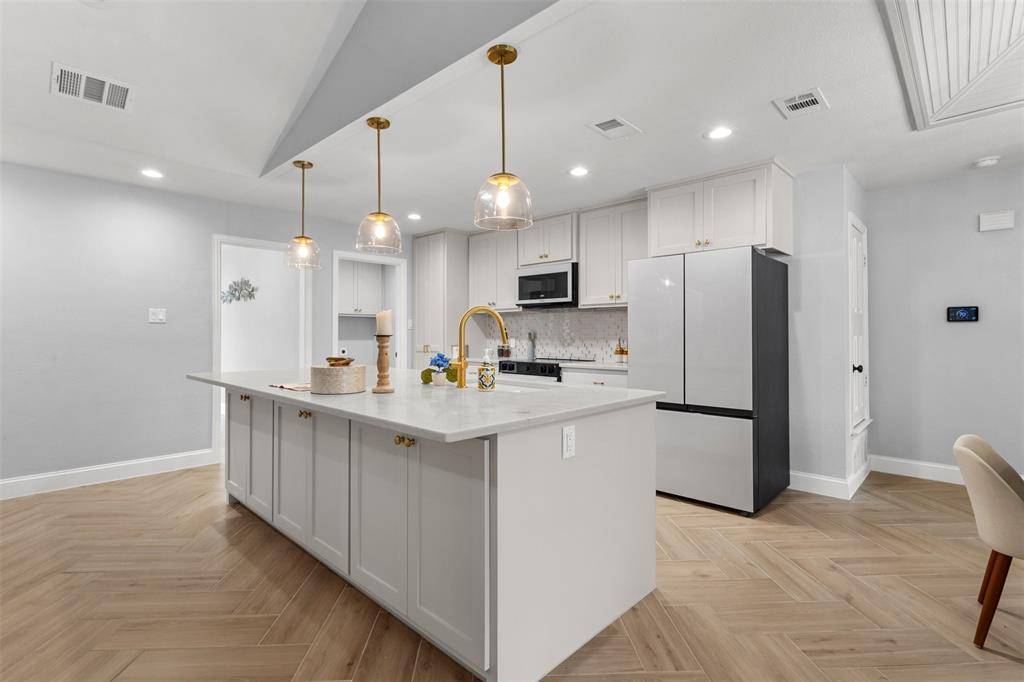 6000 Kenilworth Drive, Arlington, TX 76001