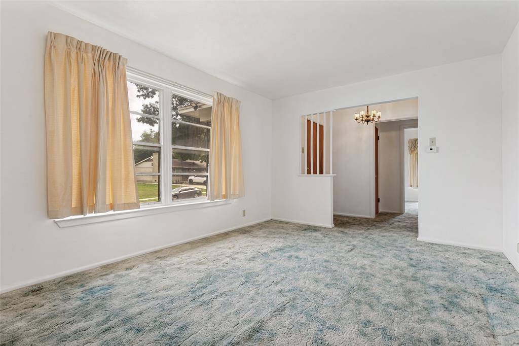 422 W Daugherty Drive, Garland, TX 75041
