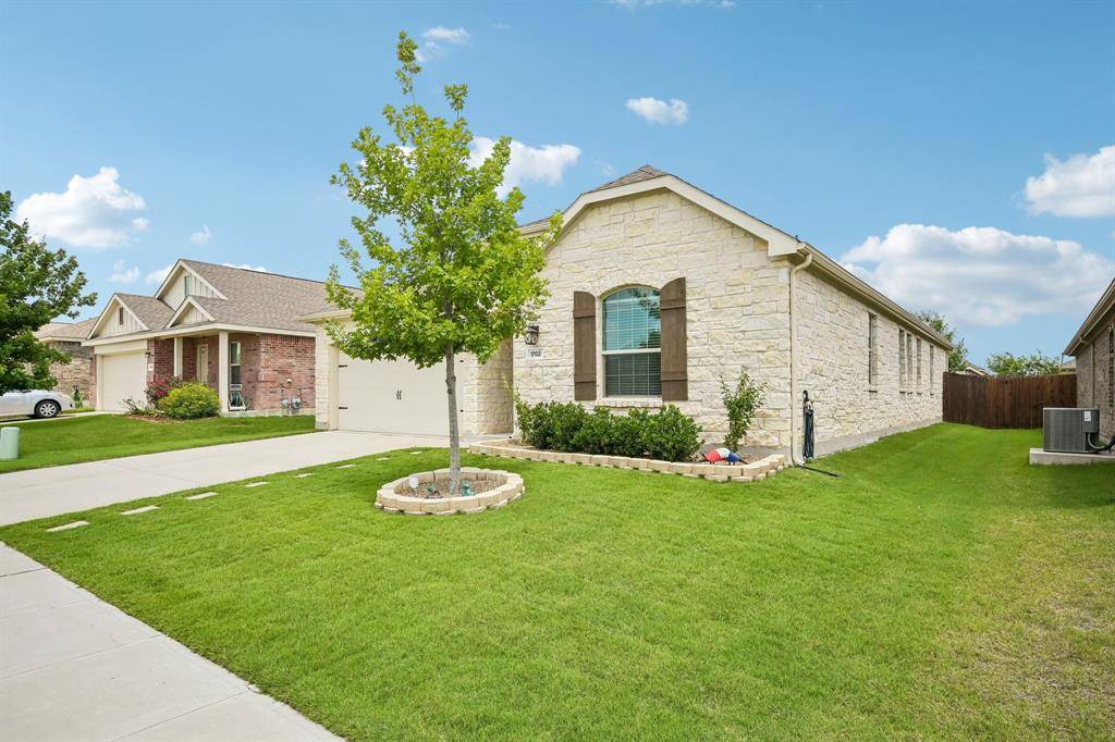 1702 River Crossing Drive, Anna, TX 75409
