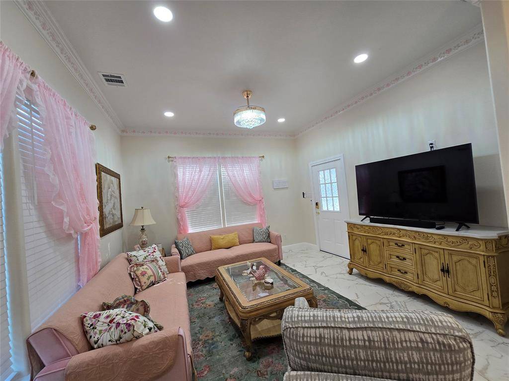 401 E Chestnut Street, Denison, TX 75021