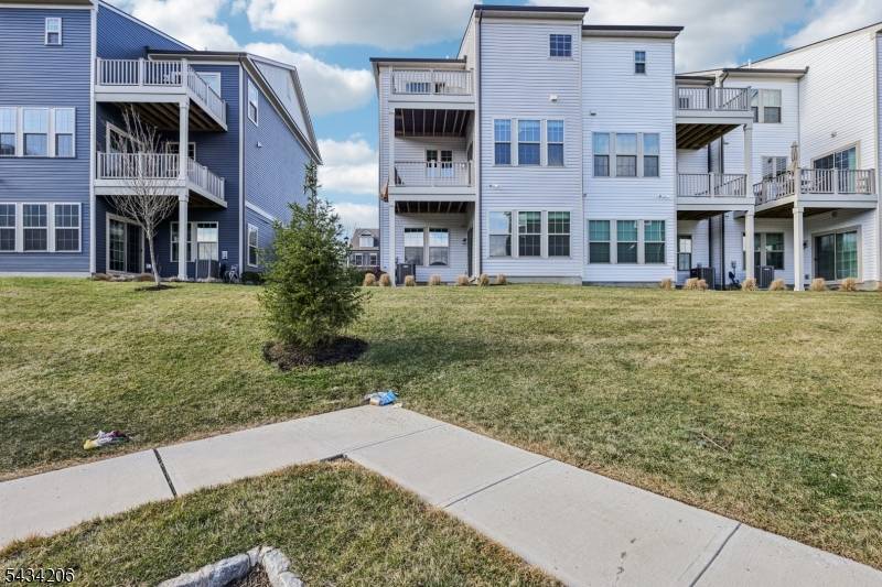 21 Dahlia Dr, Warren Twp., NJ 07059
