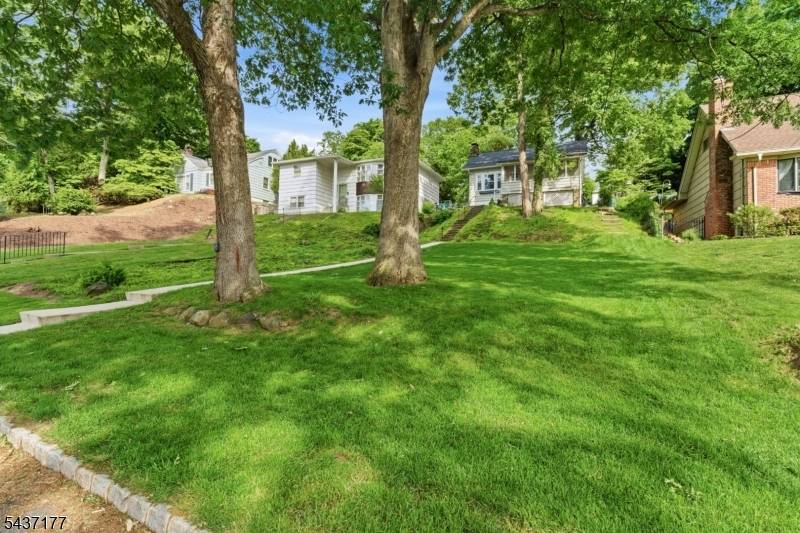 68 Westover Ave, West Caldwell Twp., NJ 07006