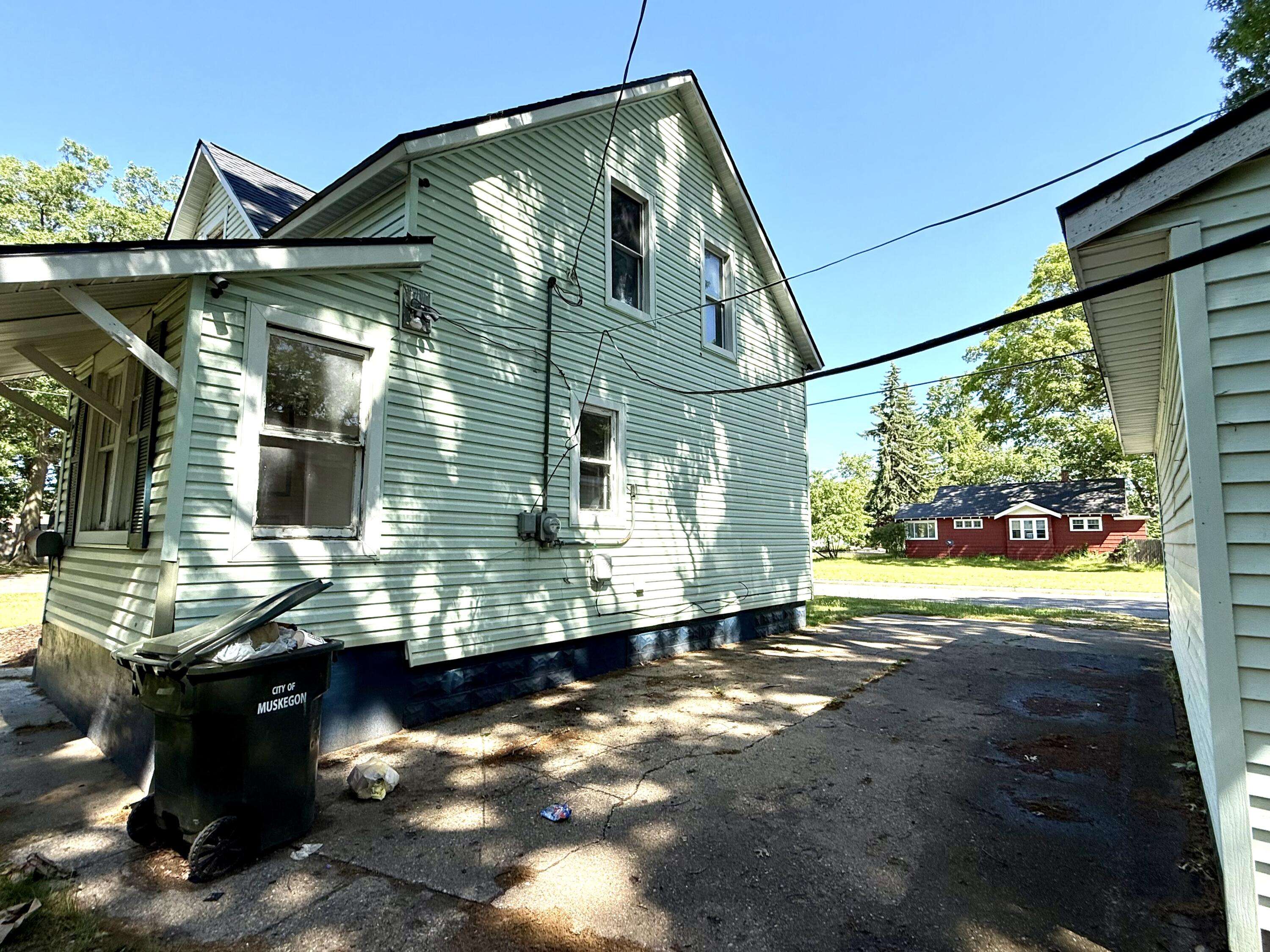 1872 Commerce ST, Muskegon City, MI 49441