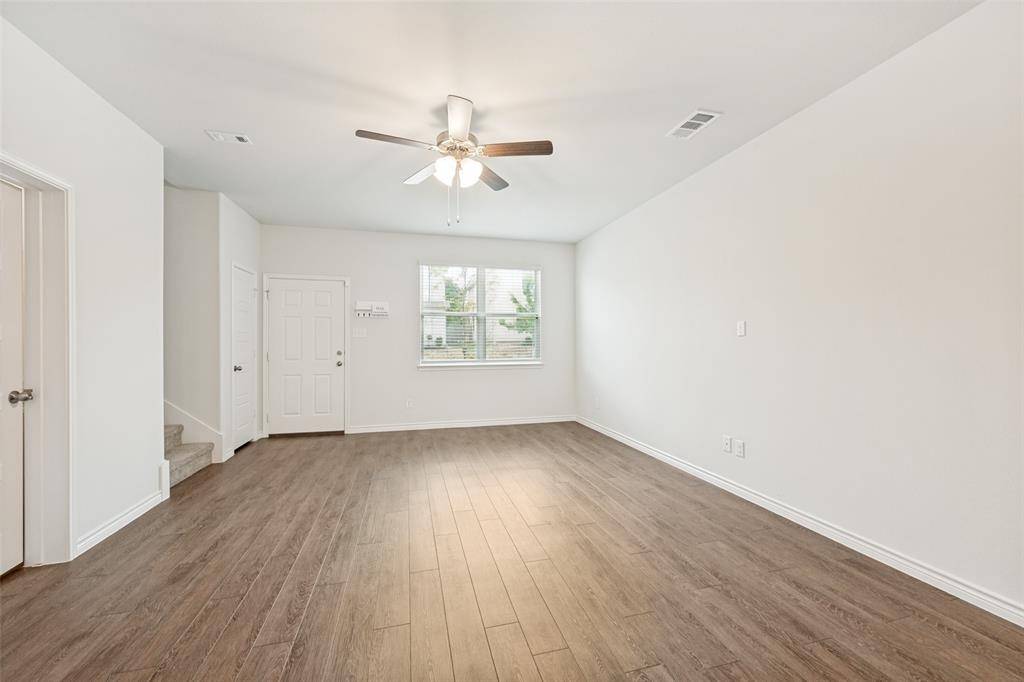 5569 Willamette Drive, Fort Worth, TX 76119