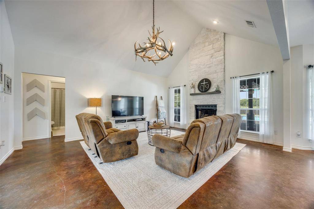 899 County Road 1555, Bonham, TX 75418