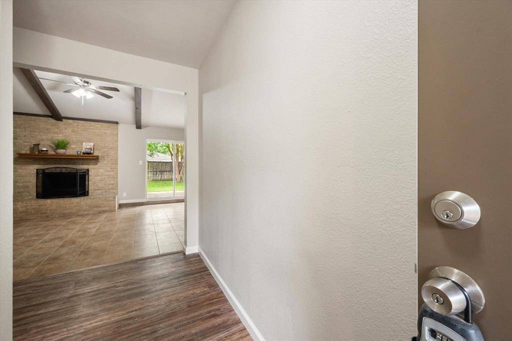 2512 Colleen Drive, Arlington, TX 76016