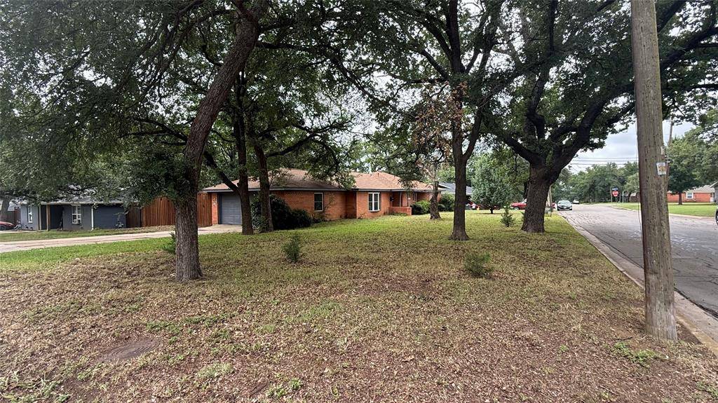 407 Dunaway Drive, Euless, TX 76040