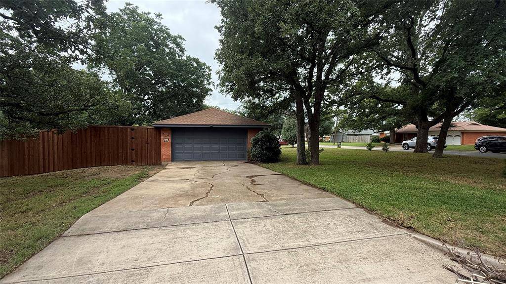 407 Dunaway Drive, Euless, TX 76040