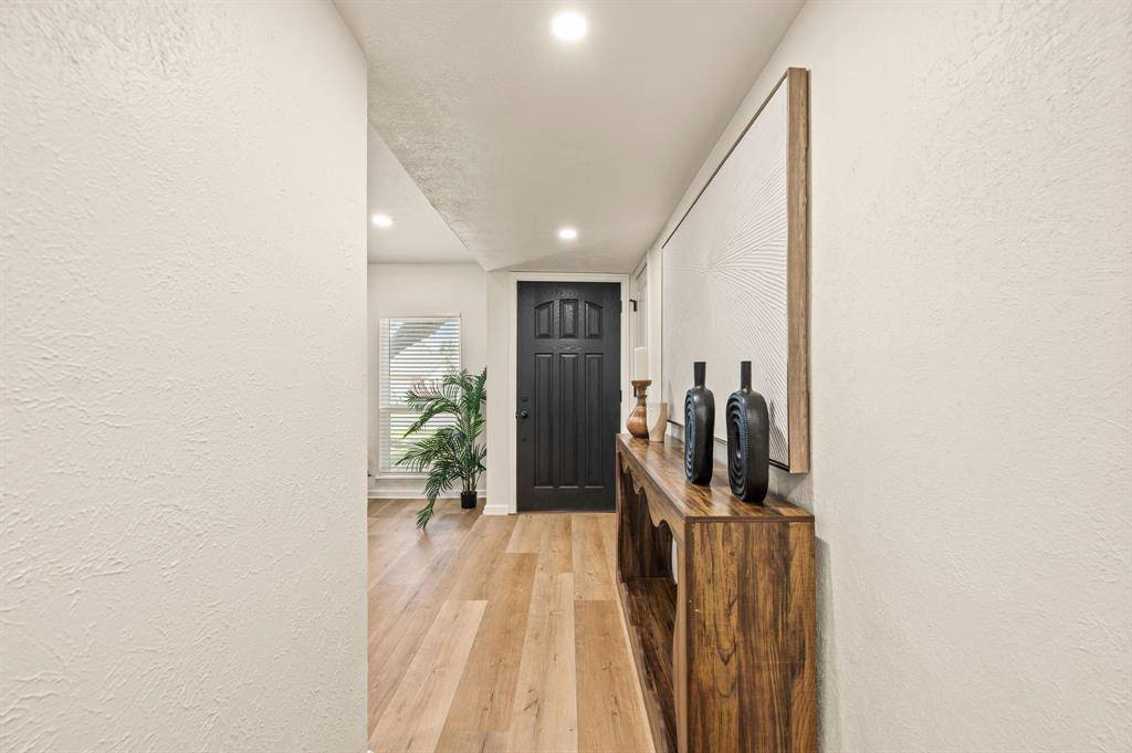 2248 Cottonwood Lane, Bedford, TX 76021