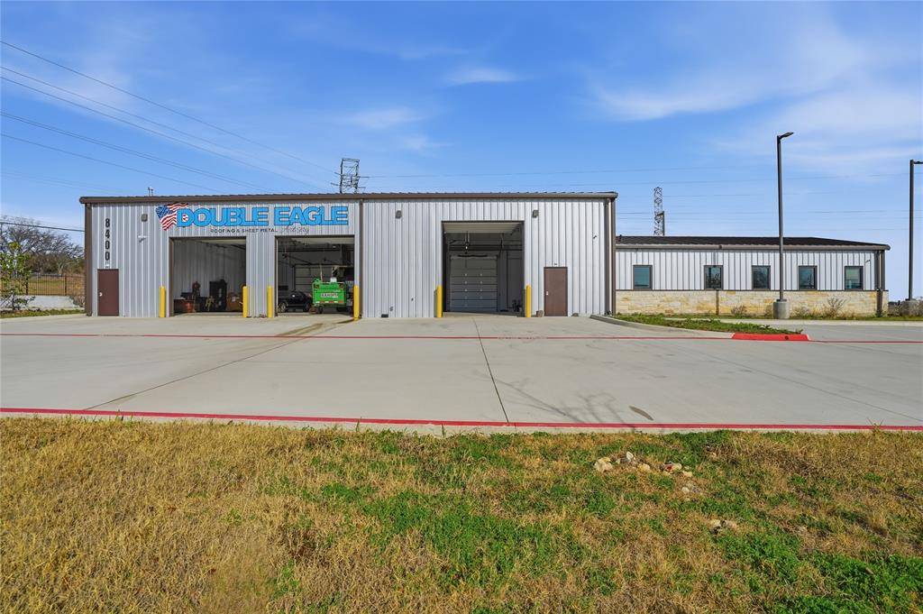 8400 Calmont Avenue, Fort Worth, TX 76116