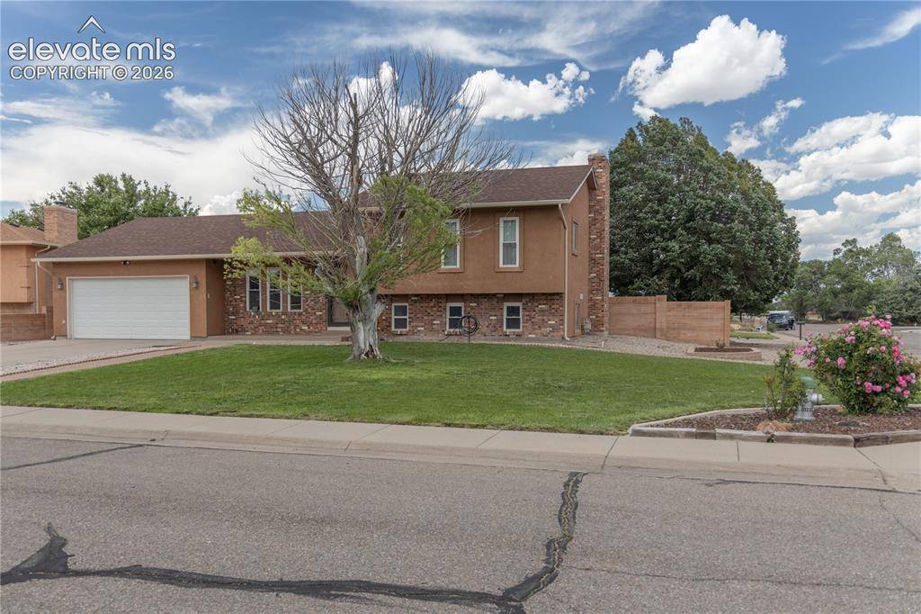 1309 Kingsroyal BLVD, Pueblo, CO 81005