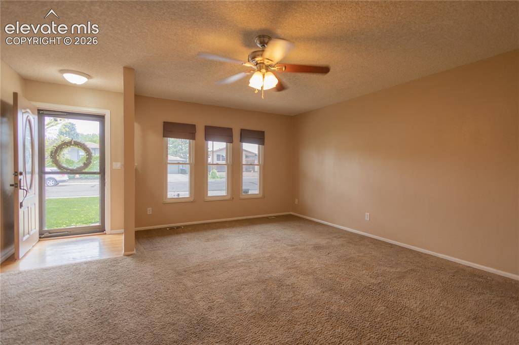 1309 Kingsroyal BLVD, Pueblo, CO 81005