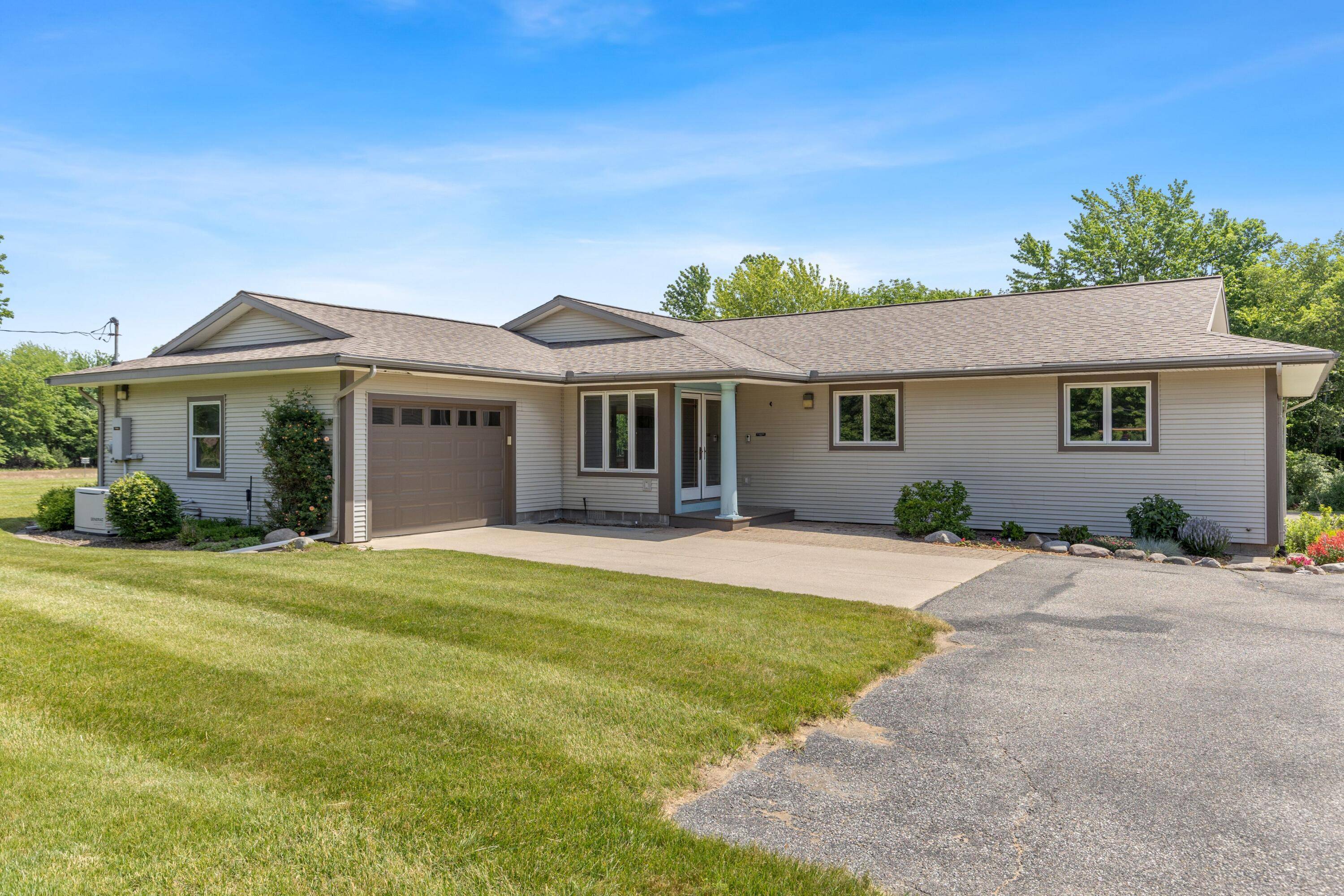 3252 N 160th AVE, Park Twp, MI 49424