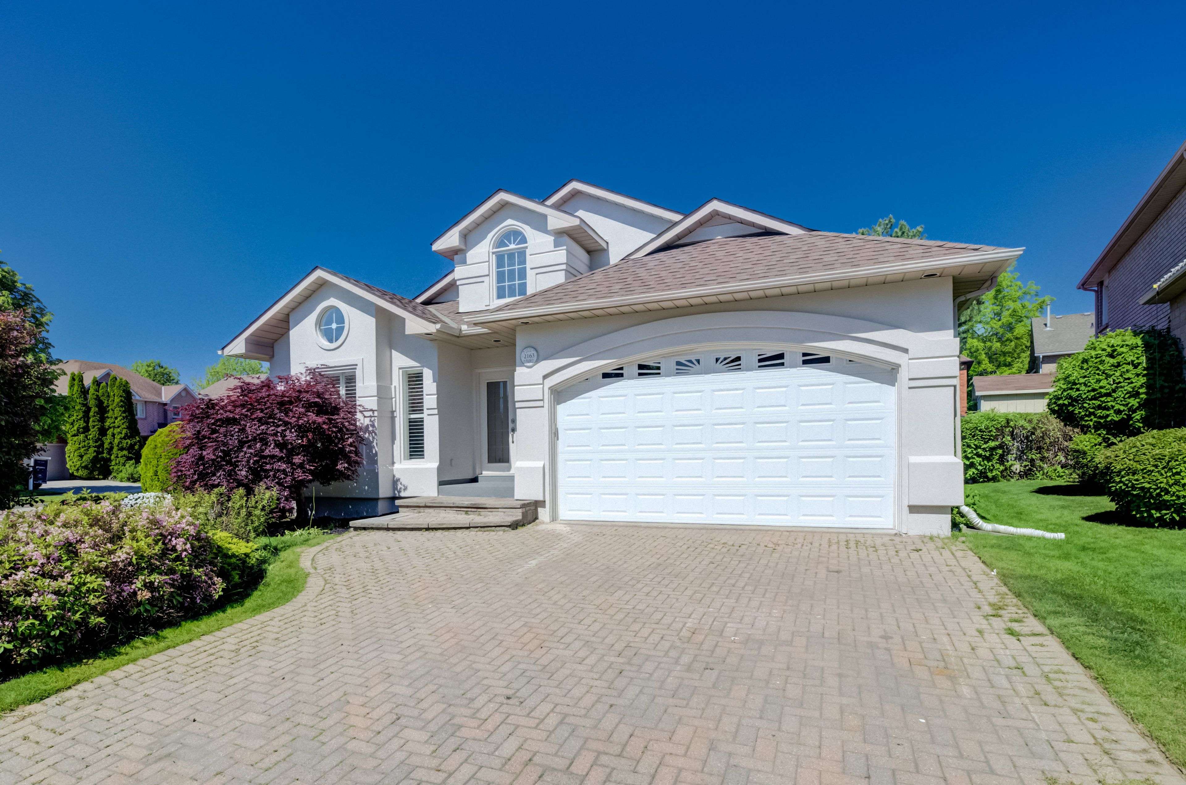 2163 LANGTRY DR, Oakville, ON L6M 3J7