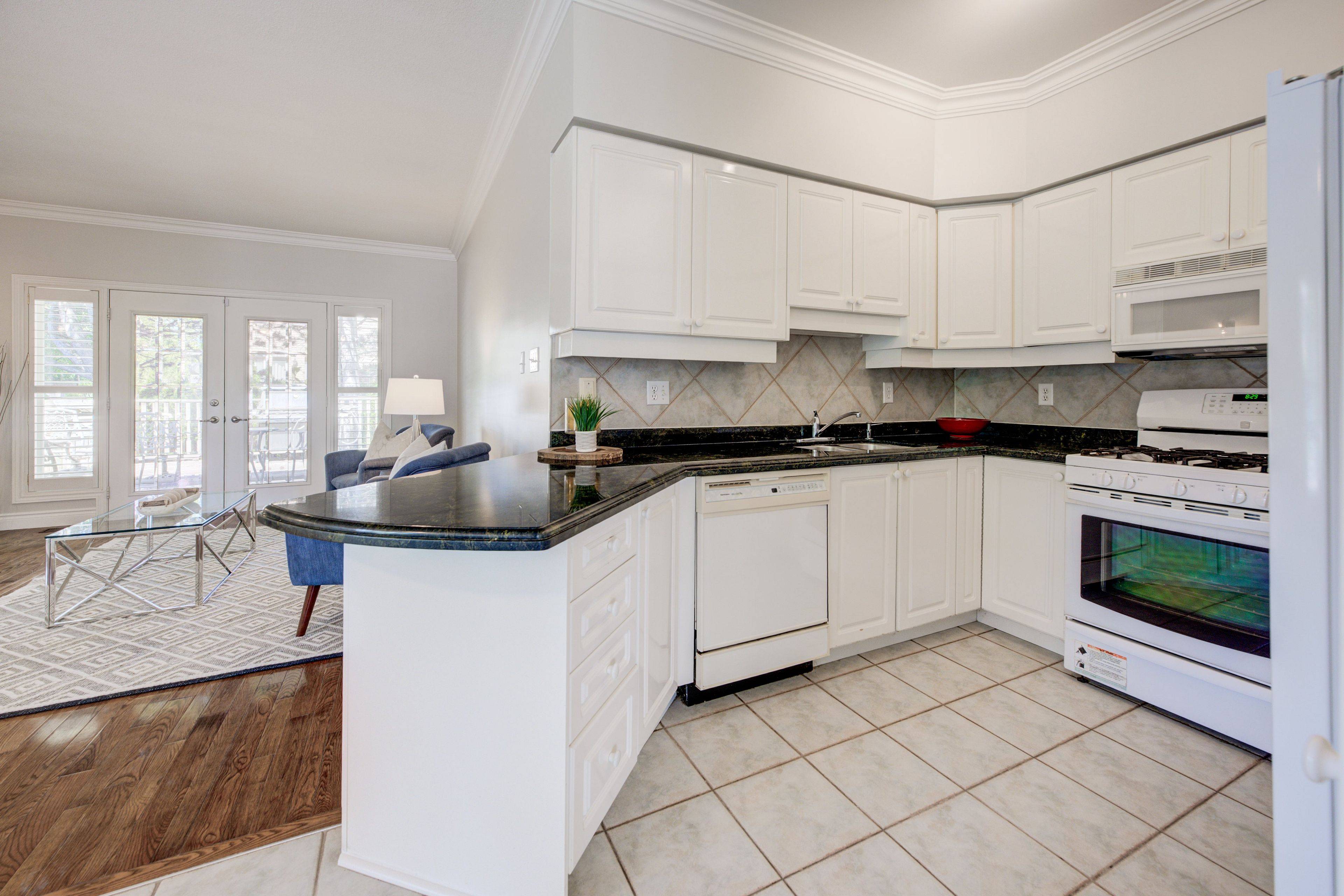 2163 LANGTRY DR, Oakville, ON L6M 3J7
