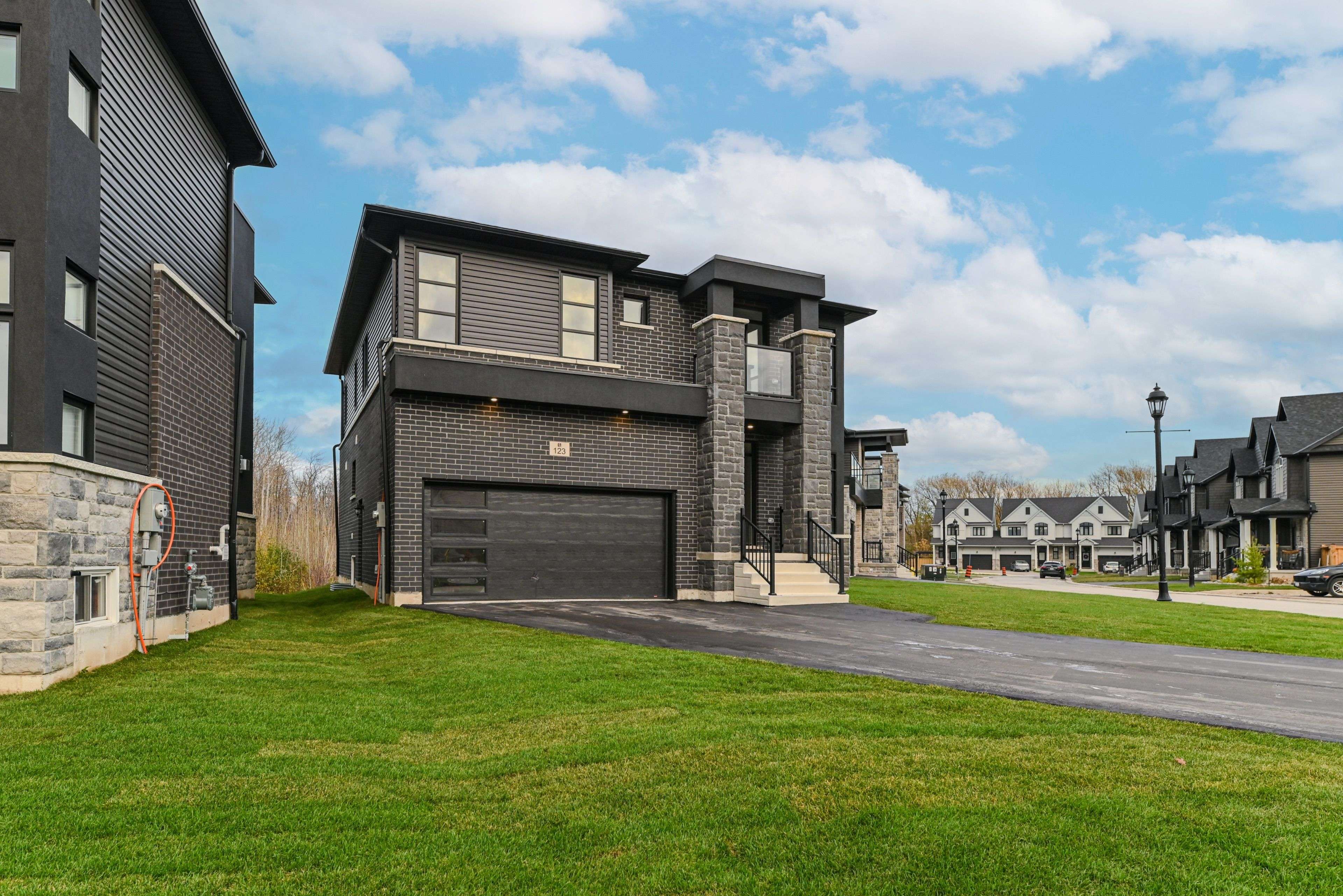 123 Jewel ST, Blue Mountains, ON N0H 1J0
