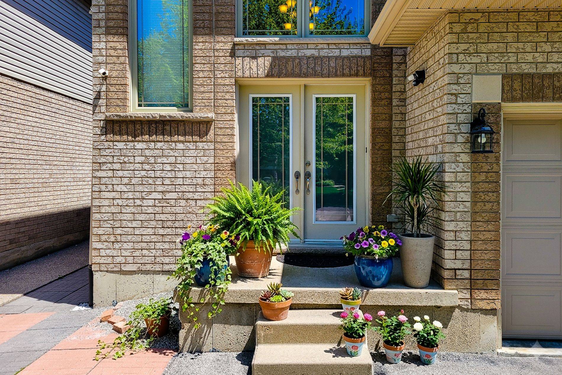 197 Cloverleaf DR, Hamilton, ON L9K 1T4
