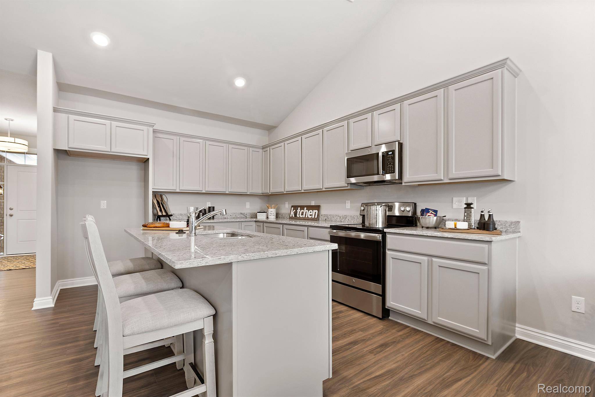 2209 Chase DR #101, Hartland Township, MI 48855