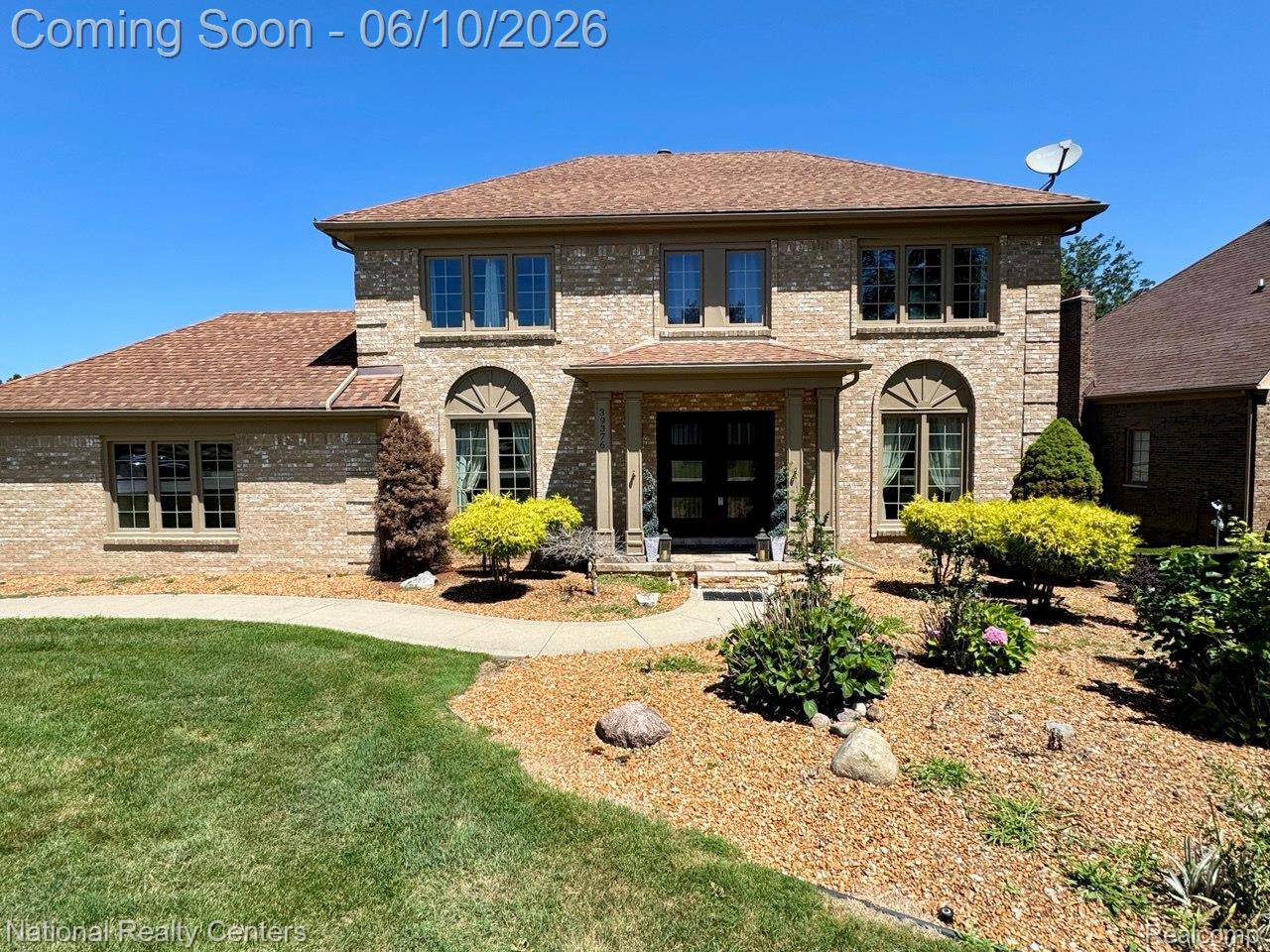 39376 Heatherbrook DR, Farmington Hills, MI 48331