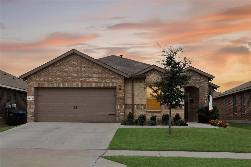 8649 Mirror Lake Drive, Fort Worth, TX 76179