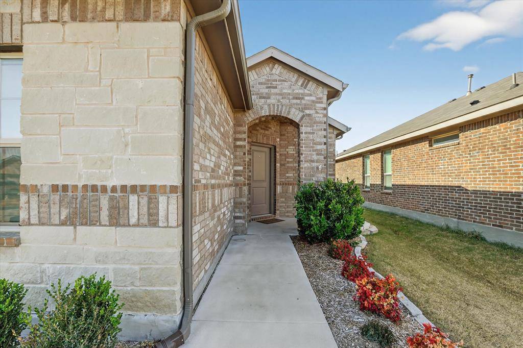 8649 Mirror Lake Drive, Fort Worth, TX 76179