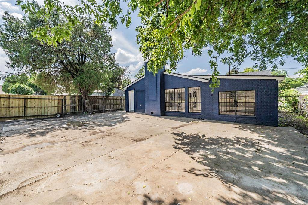 2402 E Overton Road, Dallas, TX 75216
