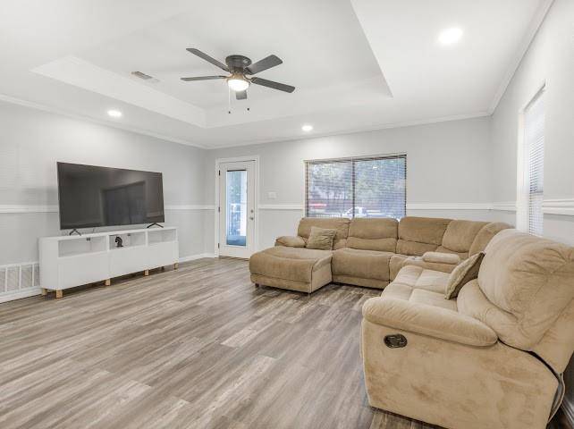 505 Worthway Drive, Grand Prairie, TX 75051