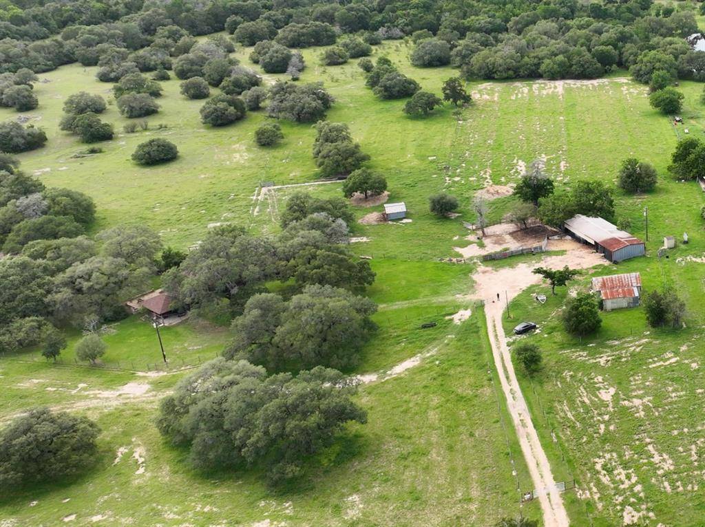 8010 Christian Cemetery Road, Burton, TX 77835