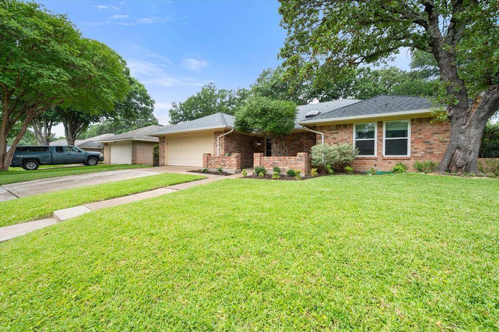 1229 Brookfield Lane, Mansfield, TX 76063