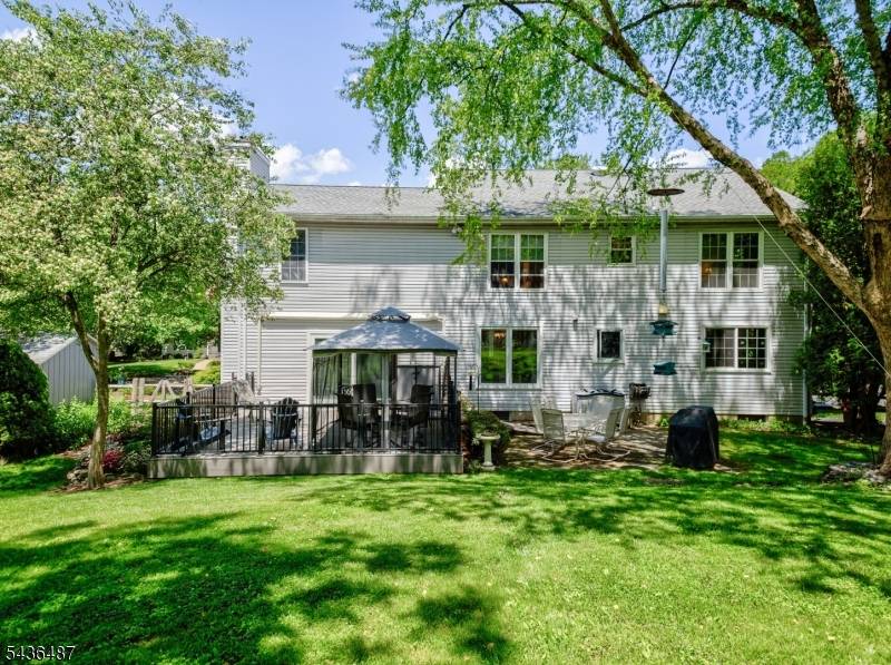 9 Chestnut Pl, Lebanon Boro, NJ 08833