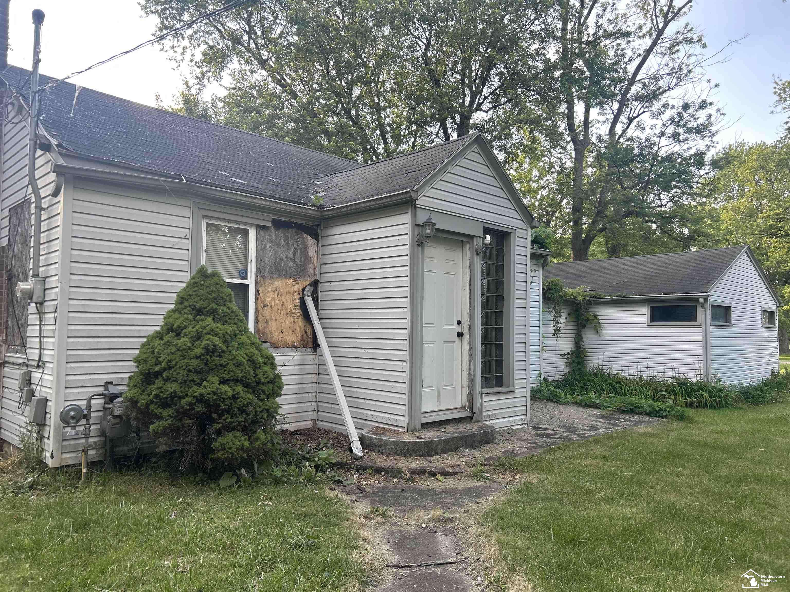 7467 S Telegraph RD, Bedford Twp, MI 48182