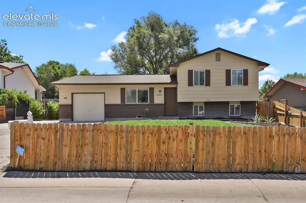 1019 De La Vista LN, Colorado Springs, CO 80911