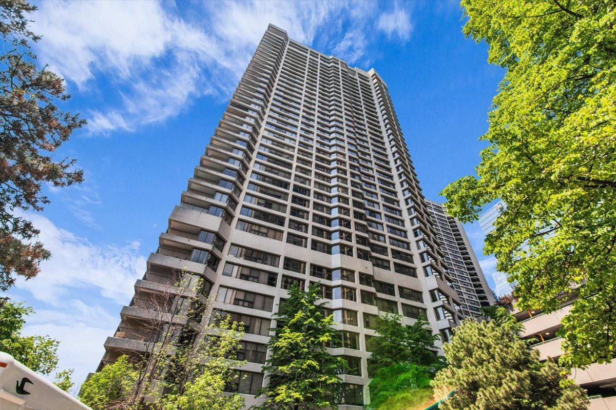 65 Harbour SQ #1304, Toronto C01, ON M5J 2L4