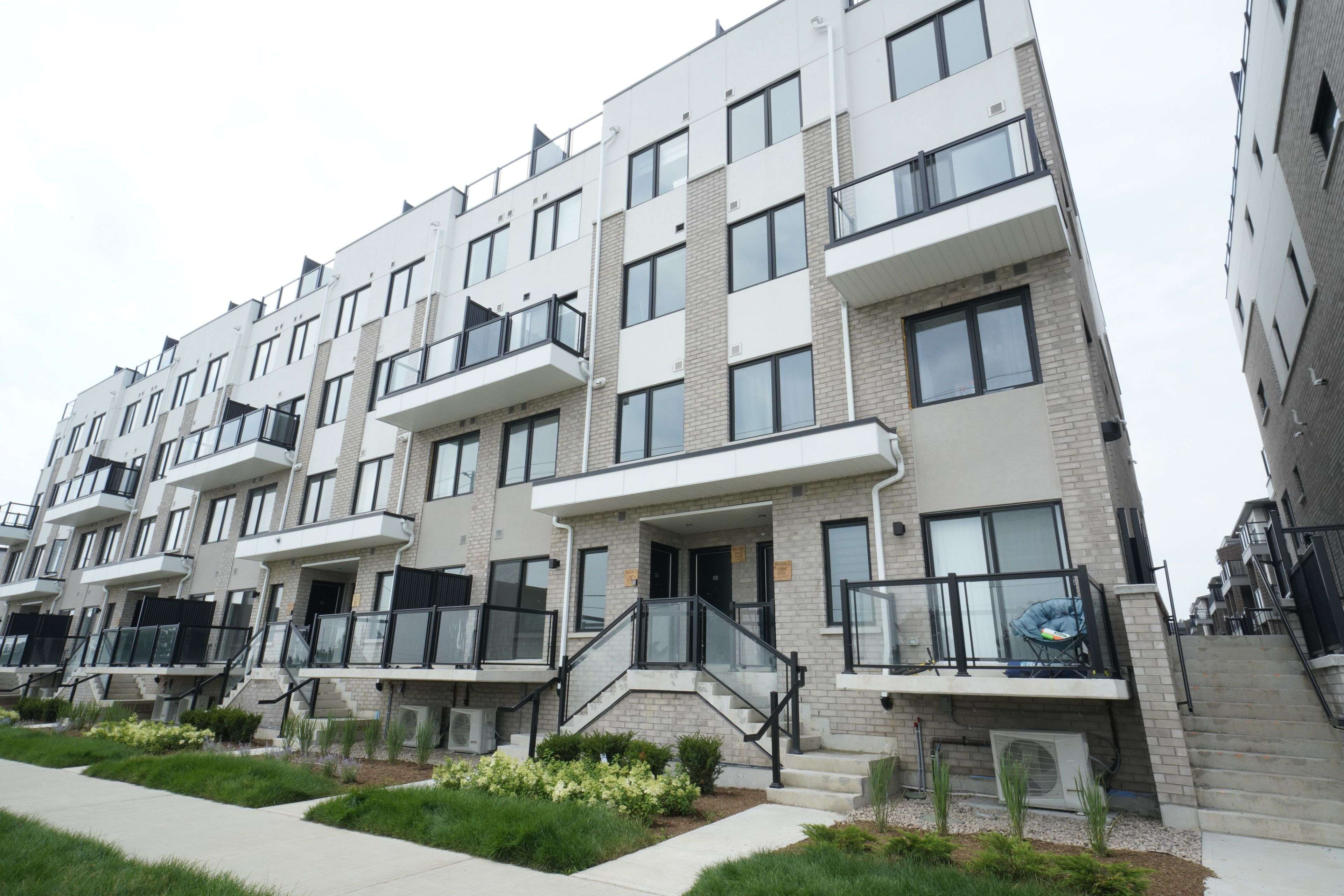 1695 Dersan ST #302, Pickering, ON L1X 0S9