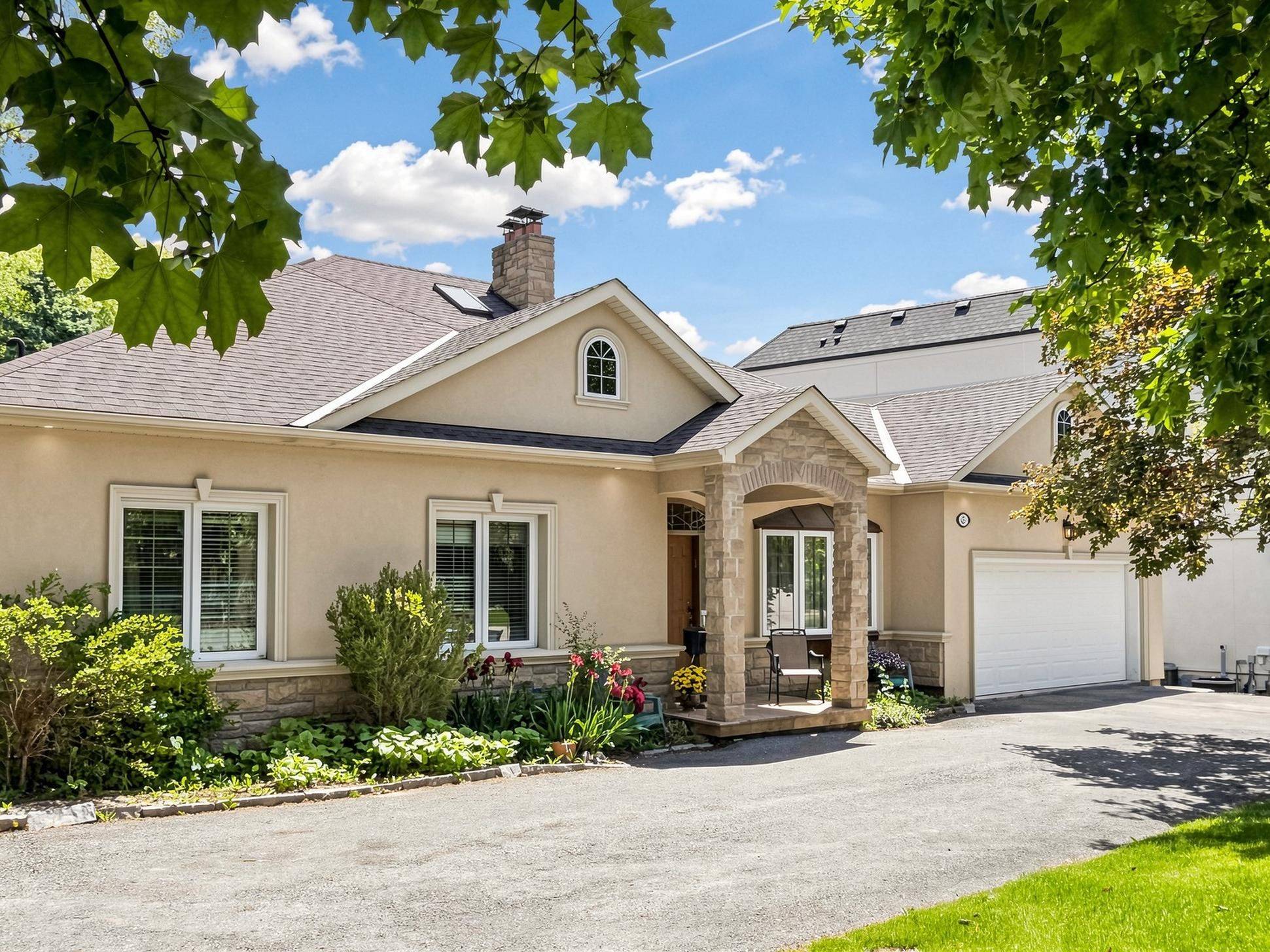 3 Raymond DR, Vaughan, ON L4J 2E5